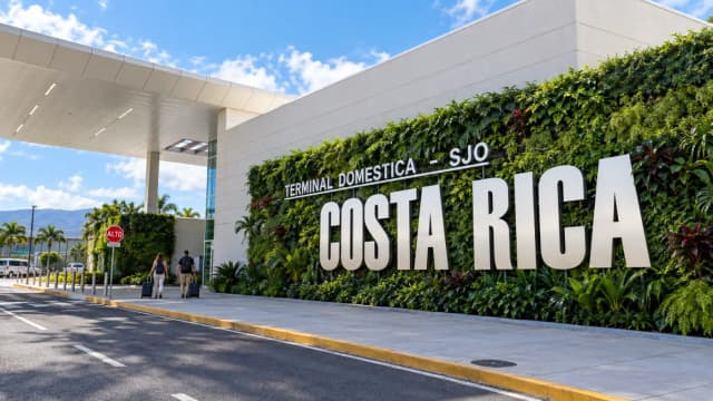 Guide de l’aéroport de San José (SJO) : Wi‑Fi, salons et escales