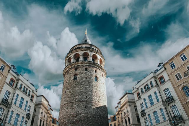 Türkiyə üçün ən yaxşı eSIM 2026: Qiymətlər, Əhatə dairəsi və Turist Müqayisəsi