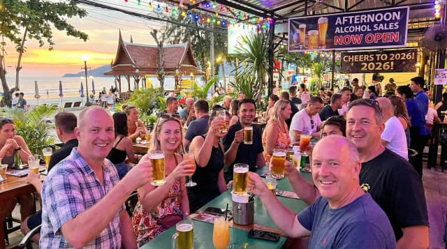 Thailand Mengangkat Larangan Alkohol Petang: Apa yang Perlu Diketahui Pelancong untuk Musim 2025–2026